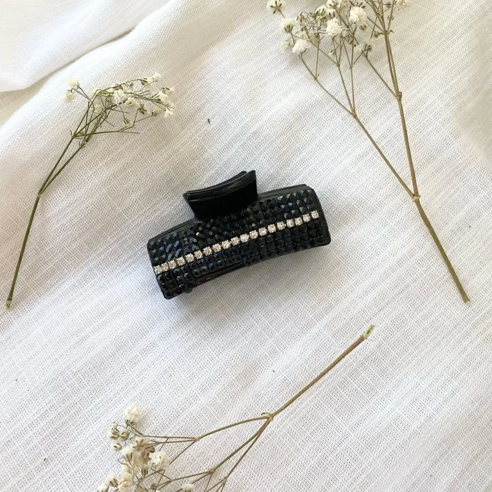 Black hair clip
